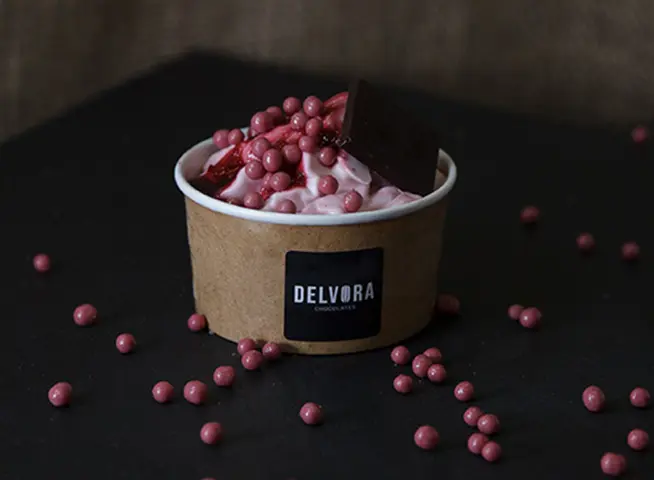 * Gelato ijs - yoghurt amarena