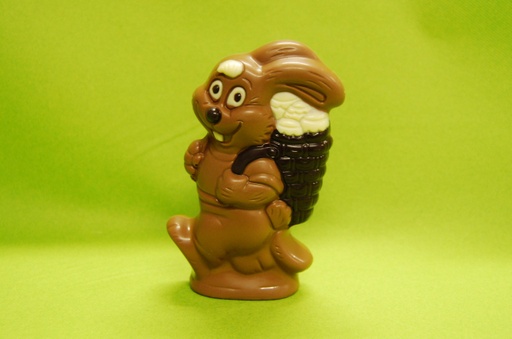 * Haas met mand op rug 16cm